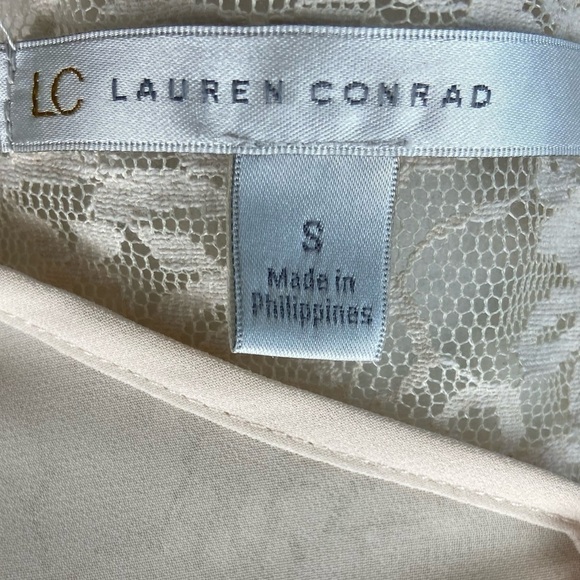 𝅺lauren Conrad Lace Back Blouse S - Picture 3 of 3
